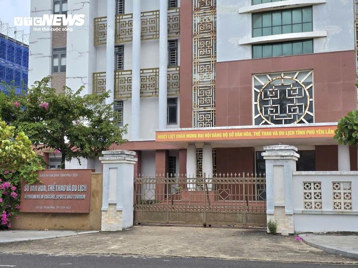 Sở Văn hóa, Thể thao và Du lịch tại số 5 Trần Phú, phường Tuy Hòa, rộng gần 2.000 m², được đề xuất đấu giá làm đất thương mại - dịch vụ với giá khởi điểm dự kiến hơn 35,8 tỷ đồng.