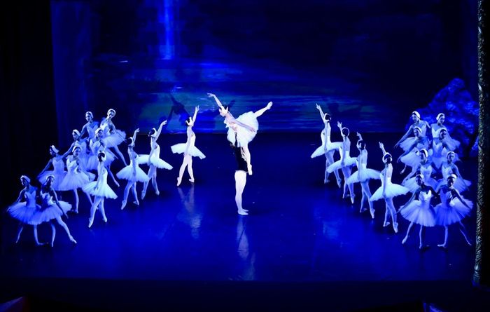 Vở ballet “Hồ Thiên nga” do Nhà hát Nhạc vũ kịch Việt Nam thực hiện, có sự tham gia của các học viên Học viện Múa Việt Nam và sinh viên Khoa Múa (Trường Đại học Sân khấu - Điện ảnh Hà Nội) biểu diễn. Ảnh: TRUNG KIÊN