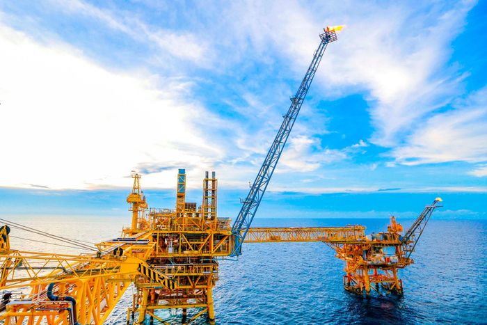 Ở lĩnh vực thăm dò khai thác, Petrovietnam đặt mục tiêu mở rộng hoạt động E&amp;P quốc tế, thúc đẩy M&amp;A, bảo đảm gia tăng trữ lượng và sản lượng trong dài hạn. Ảnh: Giàn khai thác mỏ Sư Tử Trắng