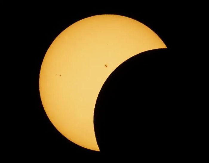 Nhật thực một phần trên bầu trời Dallas, Mỹ, ngày 8/4/2024. (Ảnh: NASA)
