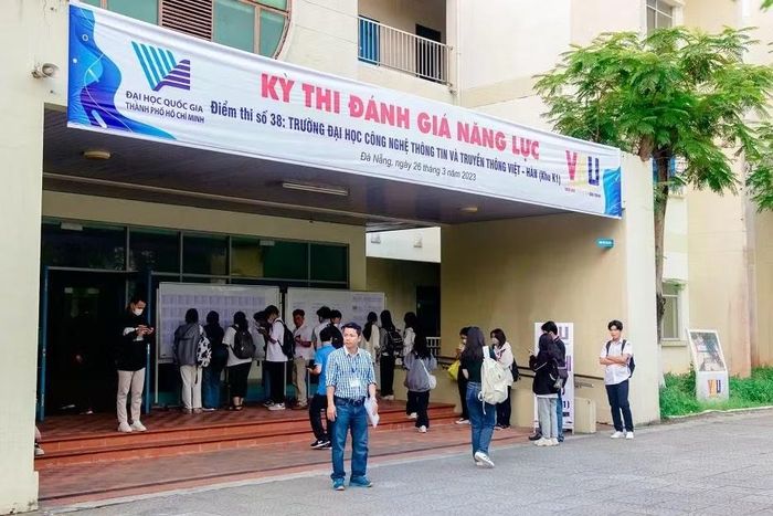  Năm 2026 có đến hơn 172.000 thí sinh đăng ký thi đánh giá năng lực (VACT) đợt 2 của Đại học Quốc gia TP.HCM. Ảnh: Tổng hợp 