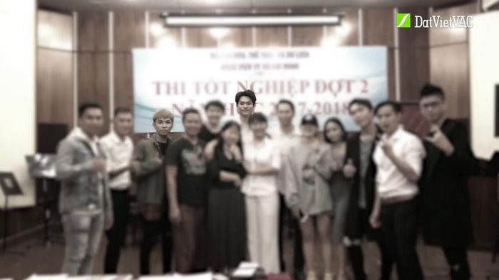  KIMLONG (bên trái) cùng buitruonglinh (bên phải) tại buổi biểu diễn năm nào. 