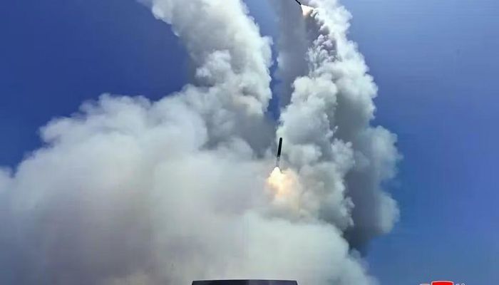 Ông Kim Jong Un đã được thông báo về chương trình đánh giá vũ khí của tàu trước khi chứng kiến vụ phóng tên lửa hành trình chiến lược và các cuộc thử nghiệm khác