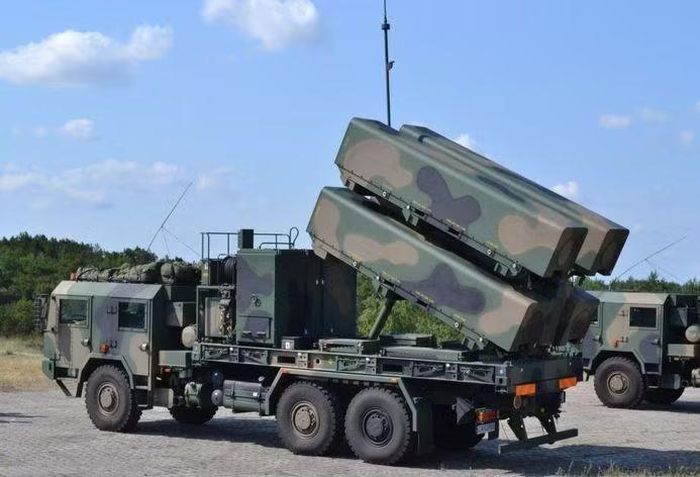 Tới tháng 6/2023, ấn phẩm quốc phòng Defence24 của Ba Lan trích dẫn các nguồn tin riêng tiết lộ Ukraine đang đàm phán mua các bộ phận của hệ thống tên lửa chống hạm phòng thủ bờ biển NSM từ nước này.