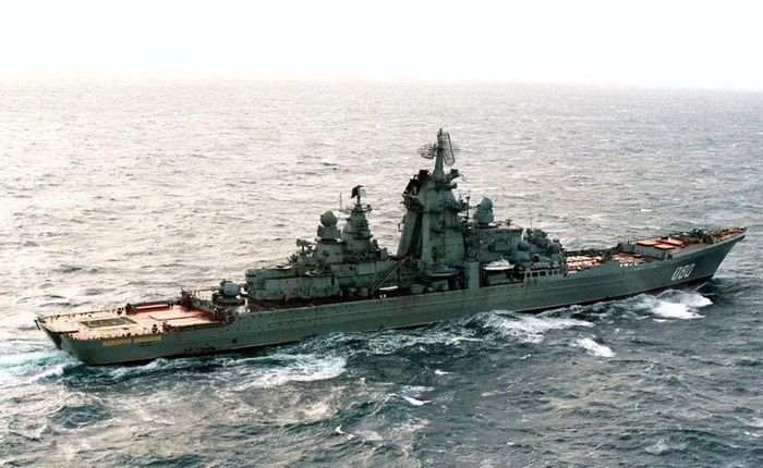 Tính năng này càng quan trọng hơn do cảng nhà của tàu nằm ở Severomorsk, giúp nó nhanh chóng di chuyển qua eo biển Greenland - Iceland - Anh - một tuyến đường thủy quan trọng trong thời chiến ngăn cách Bắc Đại Tây Dương với Bắc Cực.