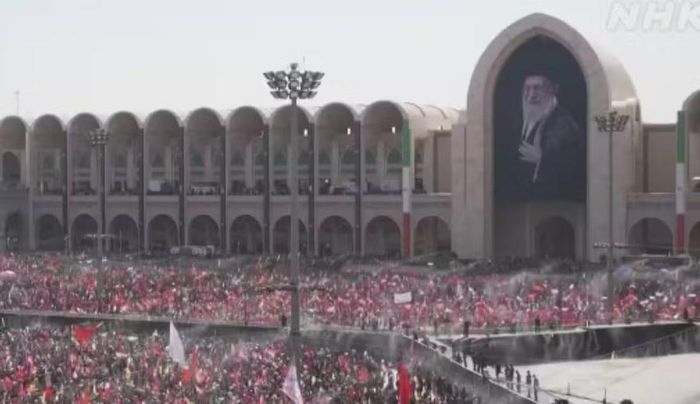 Mạng lưới tàu điện ngầm Tehran cho biết đã ghi nhận 7 triệu lượt di chuyển từ cuối ngày 4/7 đến sáng 5/7, khi người dân đổ về trung tâm thủ đô tham gia các nghi lễ.