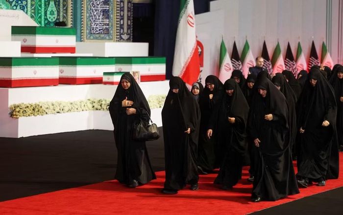 Sau đó, linh cữu sẽ được đưa trở lại Iran, tổ chức thêm một cuộc diễu hành tại thành phố Mashhad trước khi an táng.
