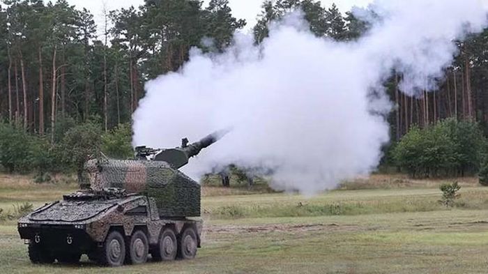 Hiện tại Ukraine là quốc gia duy nhất vận hành các hệ thống pháo tự hành này. Những khách hàng khác bao gồm Qatar, Đức, Thụy Sĩ và Vương quốc Anh vẫn đang chờ nhận vũ khí.