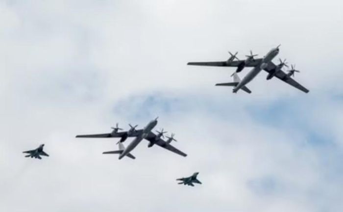 Hiện Không quân Hải quân Nga là lực lượng duy nhất còn vận hành dòng Tu-142, với 29 máy bay thuộc các biến thể Tu-142M3, Tu-142MR và Tu-142MK.
