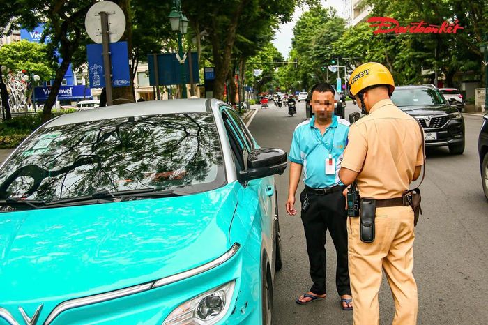 Thời gian tới, Phòng CSGT Hà Nội sẽ tiếp tục duy trì, nâng cao chất lượng mô hình Tuyến đường “Ba nhất”, tăng cường phối hợp với Công an các phường trong công tác quản lý địa bàn, kết hợp giữa tuyên truyền, hướng dẫn với xử lý nghiêm các hành vi vi phạm, từng bước nhân rộng mô hình trên nhiều tuyến phố, góp phần xây dựng Thủ đô văn minh, hiện đại và phát triển bền vững.