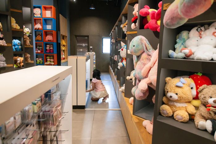  Sự xuất hiện của những mô hình nhà sách mới như Hải An cùng các đơn vị xuất bản lâu năm góp phần làm phong phú "đường sách" Nguyễn Thị Minh Khai. "Lý do chúng tôi chọn phát triển ở đây không chỉ vì vị trí, mà còn vì mong muốn góp phần làm phong phú thêm đời sống đọc sách và văn hóa thưởng lãm của khu vực, để nơi này tiếp tục là một điểm đến đáng nhớ của những người yêu sách", đại diện đơn vị chia sẻ. 