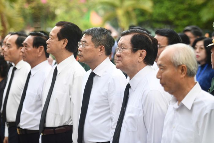  Buổi lễ diễn ra trong không khí trang nghiêm tại Công viên Văn hóa Lê Thị Riêng, trước khi chính thức triển khai nhiệm vụ tìm kiếm, quy tập hài cốt liệt sĩ tại khu vực từng là nghĩa trang Đô Thành trước đây. 