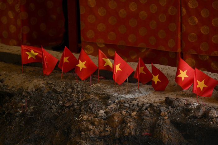  Theo Thủ tướng Lê Minh Hưng, việc phát hiện rãnh mộ tập thể ngay trong những ngày đầu triển khai tiếp thêm niềm tin cho các lực lượng làm nhiệm vụ cũng như thân nhân liệt sĩ đã nhiều năm mong ngóng tin tức người thân. 