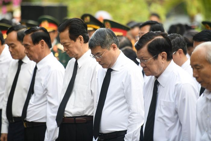  Trước đó, vào khoảng 7h, Thủ tướng Lê Minh Hưng cùng lãnh đạo Trung ương, các nguyên lãnh đạo Đảng, Nhà nước dâng hương tri ân tại Tượng đài cố Tổng Bí thư Trần Phú và Bia tưởng niệm các Anh hùng liệt sĩ, bày tỏ lòng thành kính, tri ân đối với những người đã hy sinh vì độc lập, tự do của Tổ quốc. 
