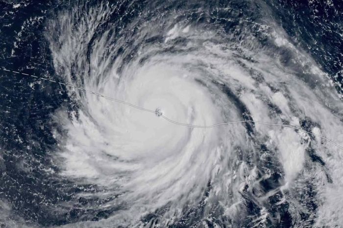 Ảnh vệ tinh chụp cơn bão Bavi lúc 15h ngày 5/7 khi bão đi qua quần đảo Bắc Mariana. Ảnh: New York Times.