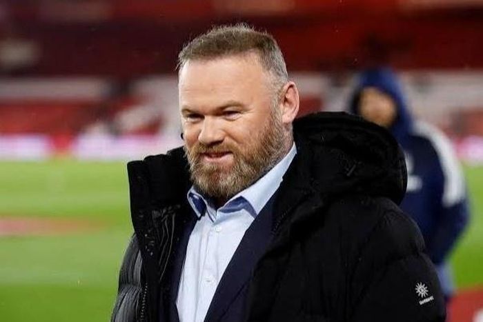 Wayne Rooney không hài lòng với quyết định của FIFA về tấm thẻ đỏ của Folarin Balogun.