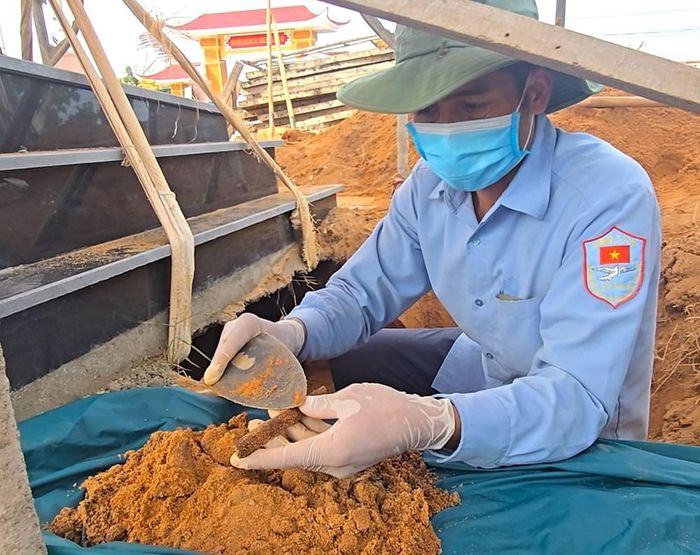 Hài cốt tìm thấy được các kỹ thuật viên cẩn thận lấy mẫu AND xác định danh tính liệt sĩ