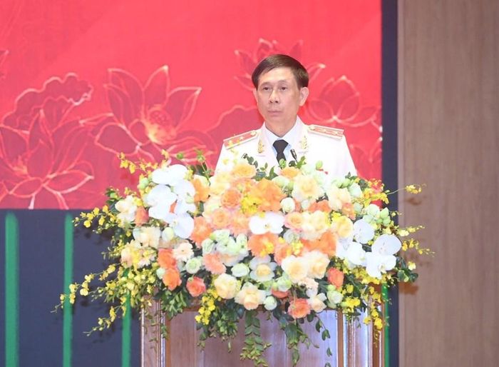 Trung tướng Trần Việt Kiều, Cục trưởng Cục Kỹ thuật nghiệp vụ báo cáo tại buổi làm việc