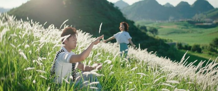 Mộc Châu lãng mạn trong MV "Nhắm mắt thấy mùa hè" của Hoàng Hà Cương