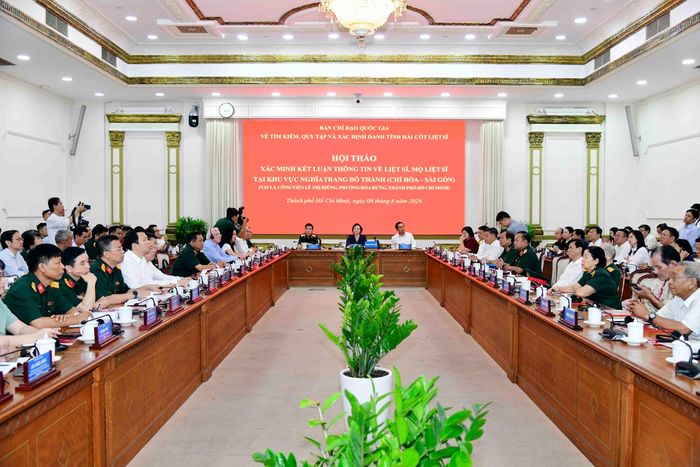 Hội thảo về xác minh, kết luận thông tin về liệt sĩ, mộ liệt sĩ tại khu vực Công viên Lê Thị Riêng (Nghĩa trang Đô Thành trước kia) được tổ chức ngày 8/6. Ảnh: Xuân Khu-TTXVN