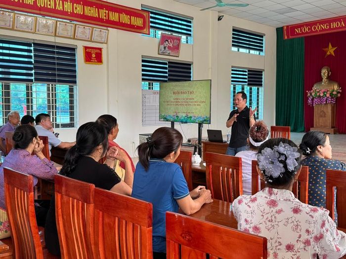 Lớp tập huấn cho người dân và các hộ tham gia du lịch cộng đồng tại Mường Cốc