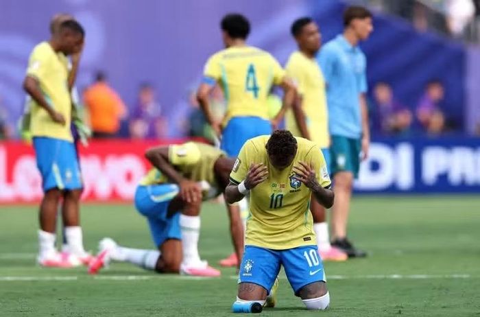 Sự thất vọng của Neymar và đội tuyển Brazil. (Ảnh: FIFA)