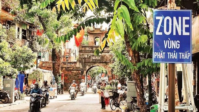 Vùng phát thải thấp tại khu vực phố Ô Quan Chưởng, một trong những điểm cửa ngõ vào khu phố cổ Hà Nội. (Ảnh: PHẠM TUẤN ANH)