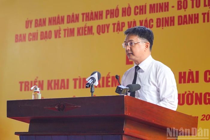 Đồng chí Nguyễn Mạnh Cường, Phó Chủ tịch Ủy ban nhân dân Thành phố Hồ Chí Minh, Trưởng Ban Chỉ đạo 515 Thành phố báo cáo kết quả ban đầu công tác tìm kiếm, quy tập hài cốt liệt sĩ tại Công viên Lê Thị Riêng. Theo đó, sau thời gian đầu triển khai đào thăm dò đã phát hiện một rãnh chôn dài khoảng 25m, rộng khoảng 3m, bước đầu phát hiện 5 bộ hài cốt cùng nhiều di vật.