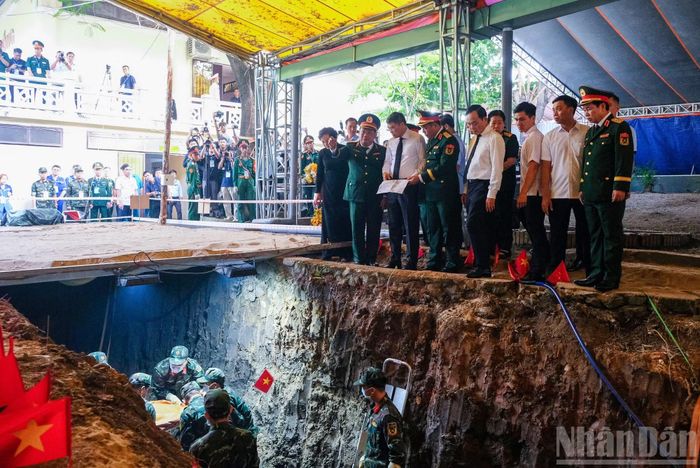 Thủ tướng nhấn mạnh công tác tìm kiếm, quy tập hài cốt các Anh hùng liệt sĩ phải được thực hiện bài bản, khoa học, an toàn, chặt chẽ, kỹ lưỡng, bằng tấm lòng tri ân và tinh thần trách nhiệm cao nhất.