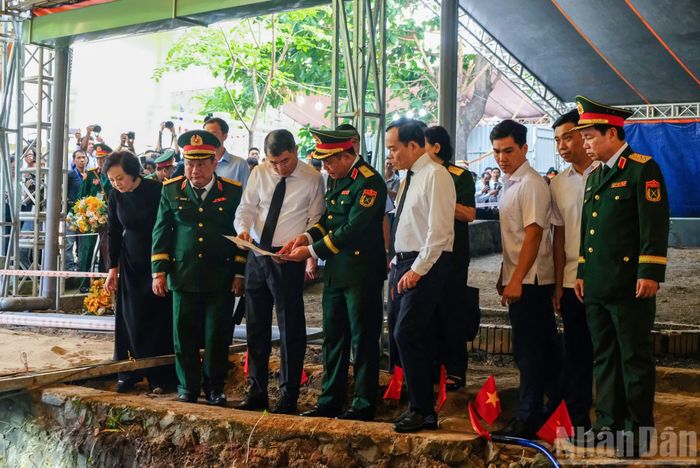 Các đơn vị thực hiện công tác này cần khẩn trương tổng hợp, phân tích, đánh giá chặt chẽ, khoa học hệ thống các hồ sơ, tài liệu, tăng cường đối chứng tư liệu, khai thác lời kể của các nhân chứng lịch sử, ứng dụng công nghệ hiện đại nhằm đẩy nhanh tiến độ xác minh thông tin, tổ chức khai quật tìm kiếm, cất bốc hài cốt liệt sĩ.