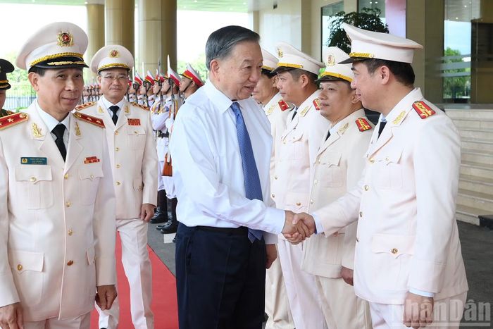 Tổng Bí thư, Chủ tịch nước Tô Lâm với lãnh đạo Bộ Công an và Cục Kỹ thuật nghiệp vụ.
