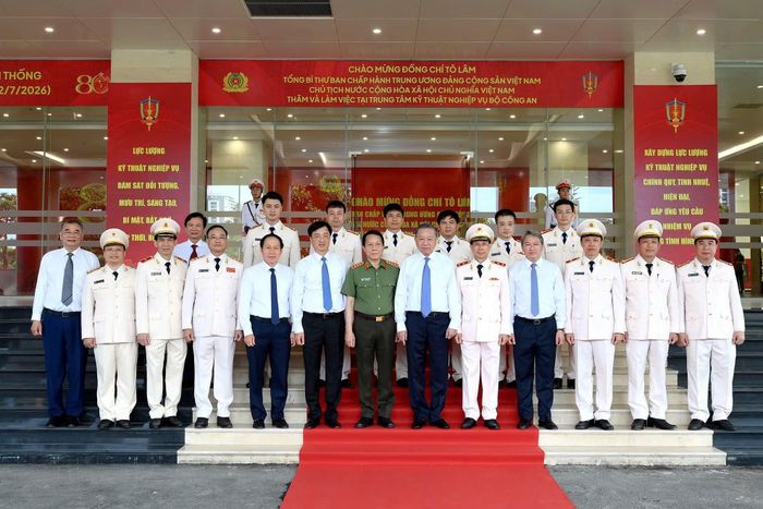 Tổng Bí thư, Chủ tịch nước Tô Lâm và các đại biểu dự cuộc làm việc tại Trung tâm Kỹ thuật nghiệp vụ, Bộ Công an. (Ảnh: ĐĂNG KHOA)