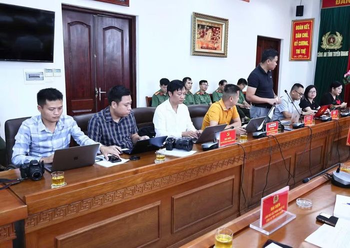 Đại diện các cơ quan báo chí dự họp báo.