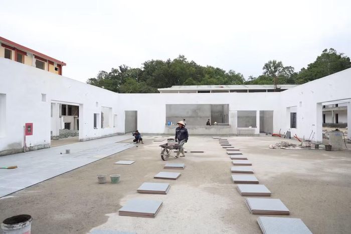 Các nhà thầu tập trung tối đa nhân lực, tổ chức thi công theo phương châm “3 ca, 4 kíp” để hoàn thành công trình đúng tiến độ.