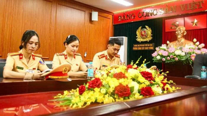 Cán bộ, chiến sĩ có thể làm bài trên bất kỳ thiết bị nào có kết nối Internet.