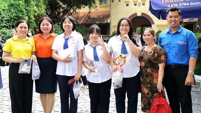 Thí sinh tại Hội đồng thi Trường trung học phổ thông Châu Văn Liêm, Cần Thơ tự tin trước giờ thi.