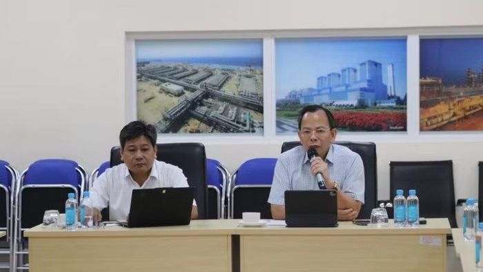 Giám đốc Nhà máy Nhiệt điện Vĩnh Tân 4 Vũ Thanh Hải phát biểu chỉ đạo tại hội nghị.