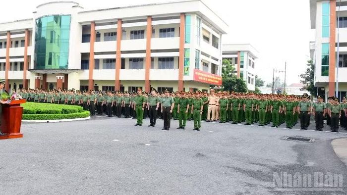 Lễ Chào cờ Tổ quốc tại Công an tỉnh Đồng Tháp.