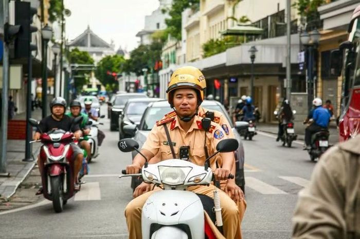 Cảnh sát giao thông duy trì tuần tra kiểm soát, bảo đảm trật tự an toàn giao thông thông suốt.