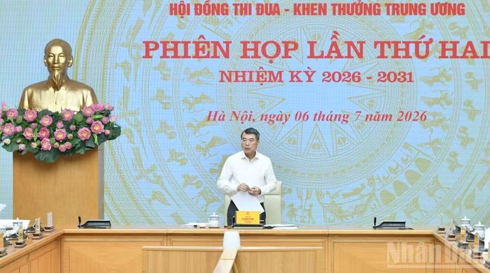  Thủ tướng Lê Minh Hưng tin tưởng những nhiệm vụ, giải pháp được thống nhất tại phiên họp sẽ tạo chuyển biến tích cực, đưa thi đua, khen thưởng tiếp tục trở thành nguồn động lực to lớn, huy động sức mạnh, sự đoàn kết, thống nhất, quyết tâm, đồng lòng của toàn Đảng, toàn dân, toàn quân, trong việc thực hiện thắng lợi các mục tiêu chiến lược phát triển đất nước. (Ảnh: THANH GIANG) 