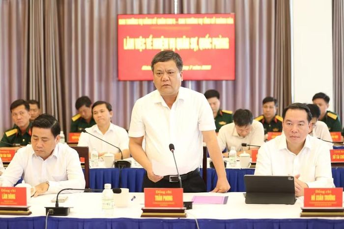 Đồng chí Trần Phong, Ủy viên Trung ương Đảng, Bí thư Tỉnh ủy Khánh Hòa phát biểu tại hội nghị.