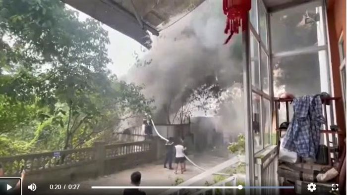 Lực lượng Cảnh sát Phòng cháy, chữa cháy và Cứu nạn, cứu hộ, Công an tỉnh Nghệ An nhanh chóng có mặt tại hiện trường để dập tắt đám cháy.