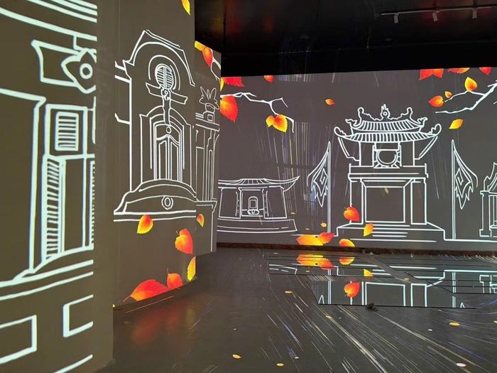 Tại triển lãm "Hà Nội Rạng rỡ - Ánh sáng và Di sản" công nghệ đóng vai trò người kể chuyện, giúp lịch sử Thủ đô hiện lên gần gũi hơn trong nhịp sống đương đại. (Ảnh: Ban tổ chức)
