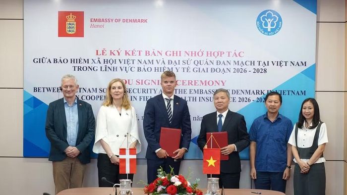 Bảo hiểm xã hội Việt Nam và Đại sứ quán Đan Mạch ký kết Biên bản ghi nhớ hợp tác trong lĩnh vực bảo hiểm y tế giai đoạn 2026-2028. (Ảnh: VSS)