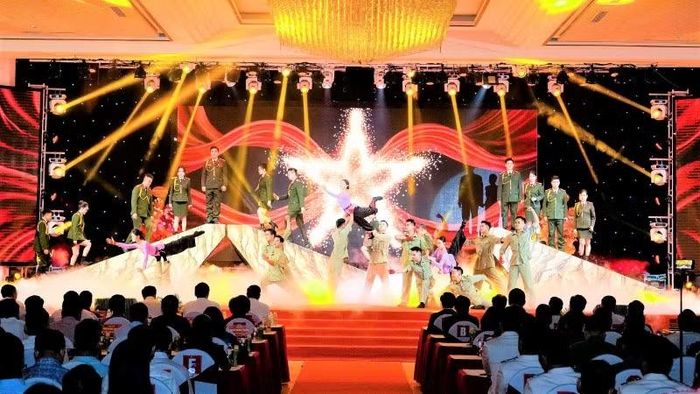 Chương trình nghệ thuật chào mừng lễ kỷ niệm.