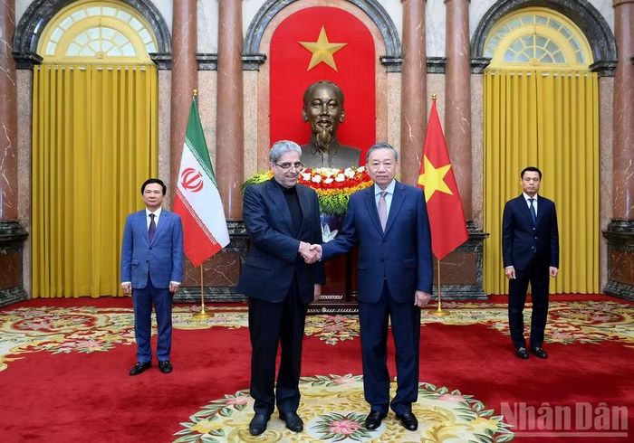 Tổng Bí thư, Chủ tịch nước Tô Lâm với Đại sứ Cộng hòa Hồi giáo Iran Akbar Ghasemi Ali Abadi. (Ảnh: ĐĂNG KHOA)