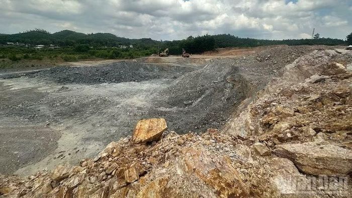 Công ty cổ phần Đầu tư 706 mua, bán trái phép khối lượng khoáng sản đặc biệt lớn với 550.000m3 đất, đá san lấp.