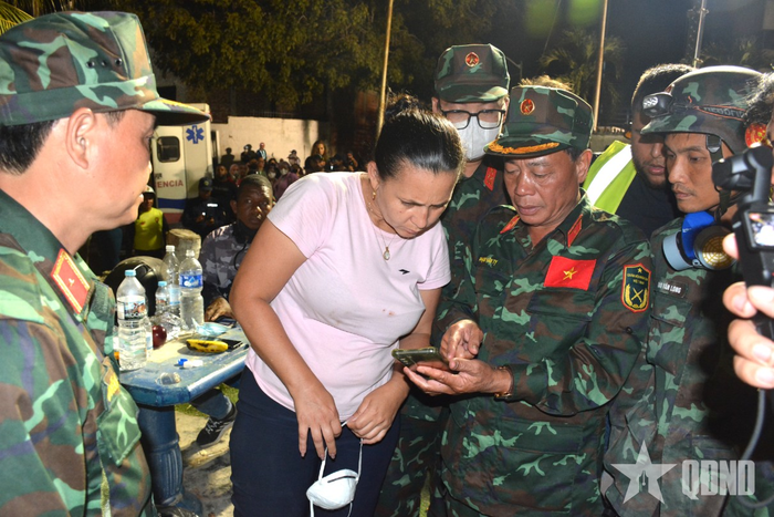  Thông báo cho thân nhân về kết quả cuộc tìm kiếm, rạng sáng 4-7 (giờ địa phương).