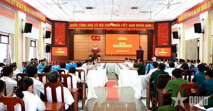 Quang cảnh khai mạc. 