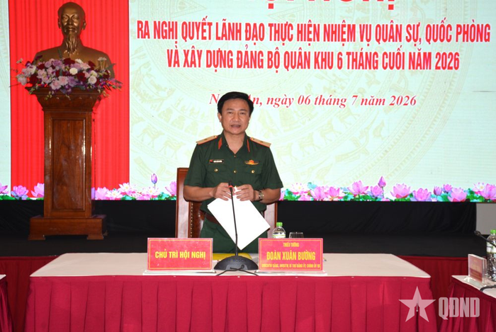 Thiếu tướng Đoàn Xuân Bường, Ủy viên Trung ương Đảng, Bí thư Đảng ủy, Chính ủy Quân khu 4 kết luận hội nghị.